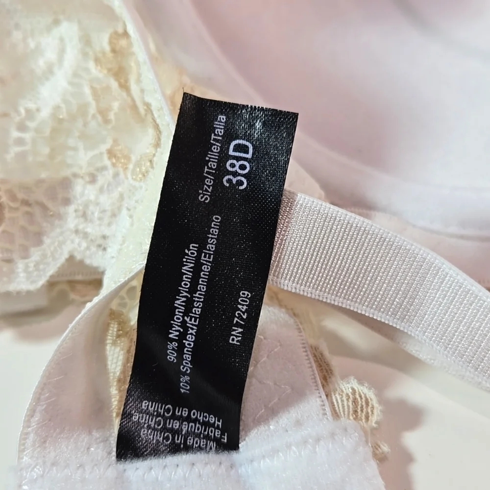 NWOT Lace Underwire Bra Two-Tone Cream 3 Hook Adjustable 38D